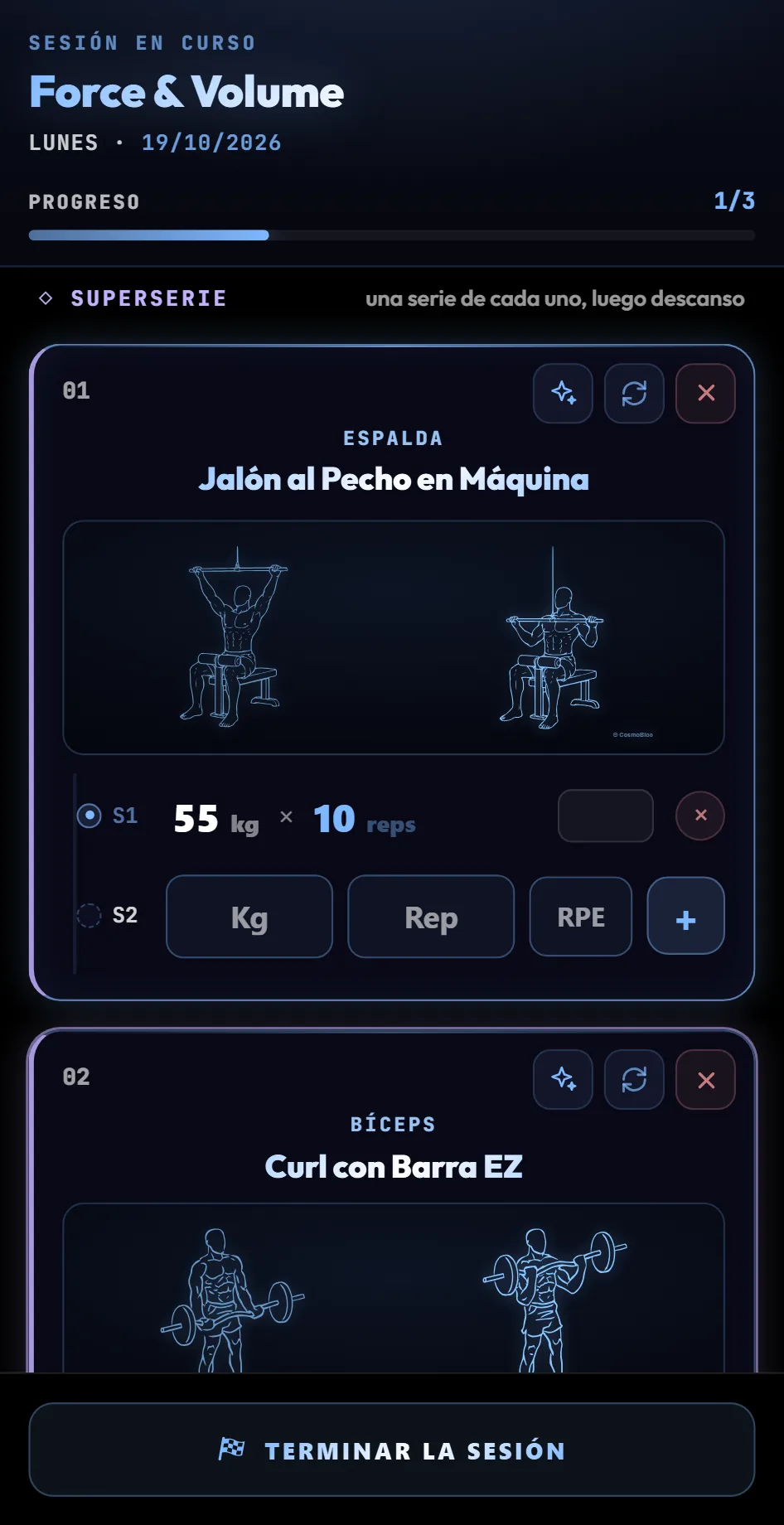 Sesión en curso con una superserie: jalón al pecho y curl, enlazados